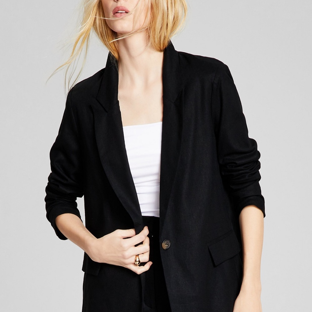 NWT and now this Women’s oversized blazer